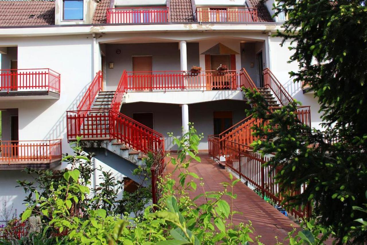 Cosy Apartment In Calvello, 45 Sqm With Included Parking Exterior foto
